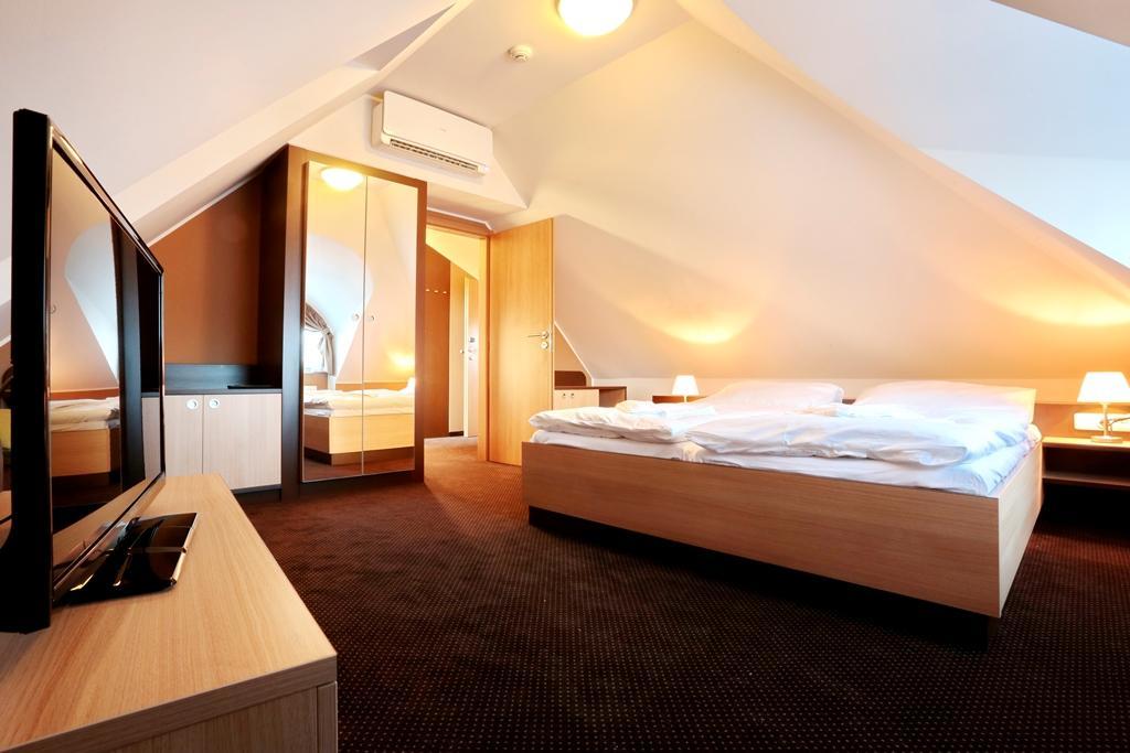 Hotel Zamek Berchtold Strančice Eksteriør bilde